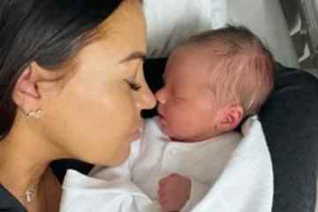 In der Geburt von Jess Wrights erstem Baby, während der Towie-Star intime Bilder teilt