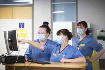 Medizinisches Personal im Ruhestand sollte einberufen werden, um die NHS-Krise zu bewältigen, sagt Truss