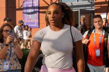 Serena Williams kommt zum Spiel der zweiten Runde unter den Lichtern in New York an