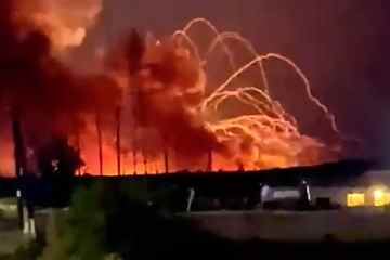 Neues Video zeigt Ausmaß der Zerstörung bei „ukrainischem Angriff“ auf Putins Munitionsdepot 