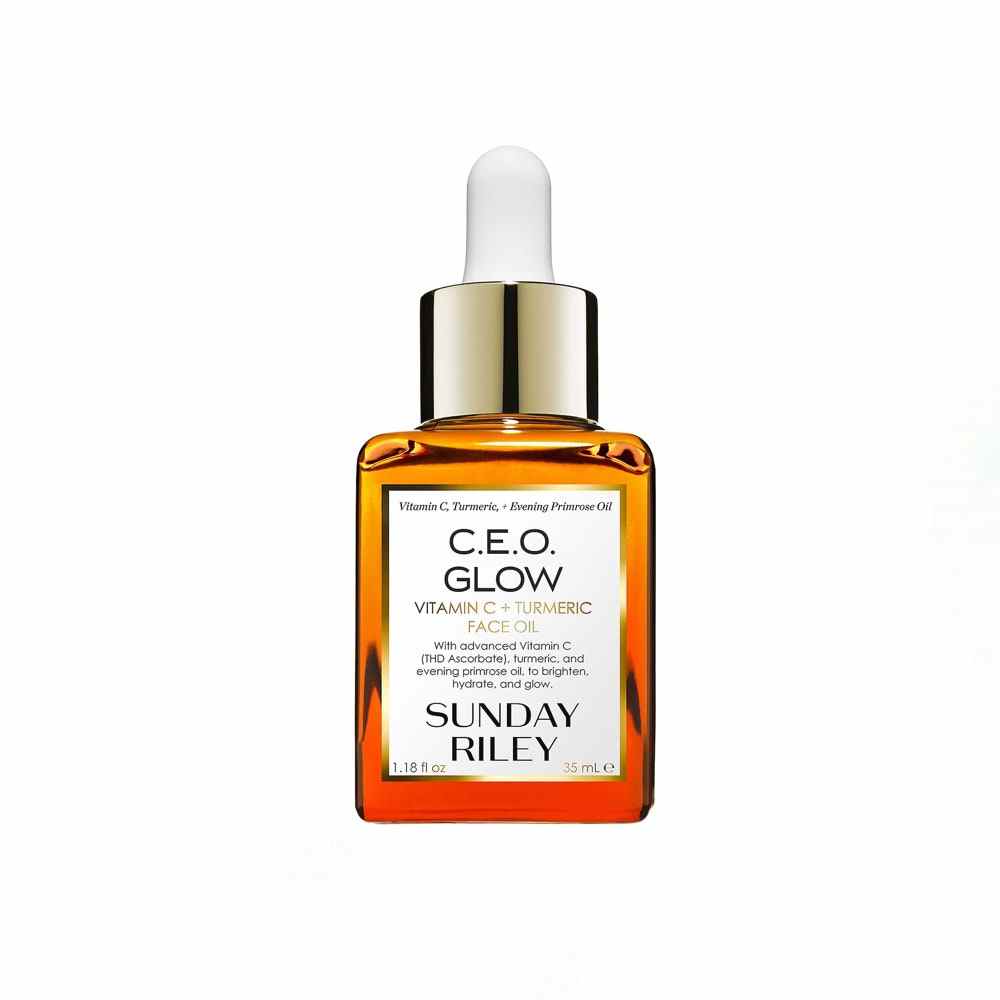 Orange und Gold Sunday Riley CEO Glow Vitamin C + Kurkuma-Gesichtsöl-Tropfflasche auf weißem Hintergrund