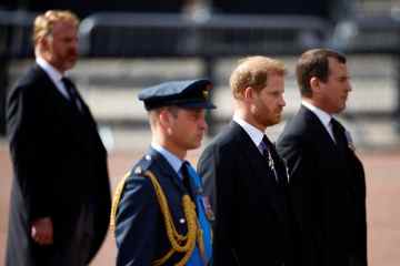 Fans mit gebrochenem Herzen sagen dasselbe über Harry & William in der Prozession der Königin