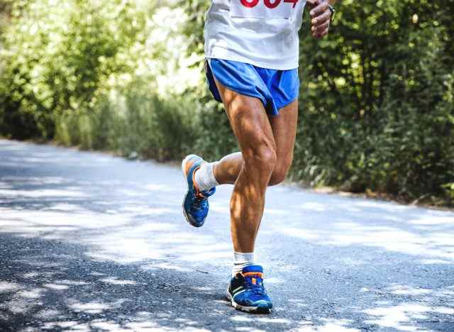 reifer Läufer Laufmarathon, gesunde Gewohnheiten, um 100 zu leben