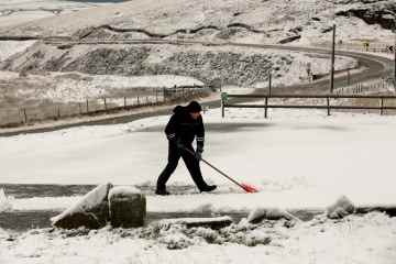 Schnee fällt in Großbritannien in Tagen nach dem ersten Abstauben, wenn die Kaltfront einmarschiert