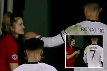 Beobachten Sie, wie Ronaldo einen weiblichen Fan abschiebt, während sie versucht, in der Halbzeit ein Foto zu machen