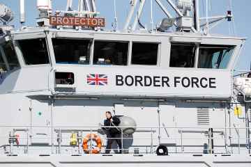 Grenzsicherheitsschlag, als das Schiff MONATE lang Migranten außer Gefecht setzte