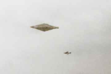 Das „beste UFO-Foto aller Zeiten“, das ein 100-Fuß-Raumfahrzeug zeigt, wurde nach 30 Jahren endlich enthüllt