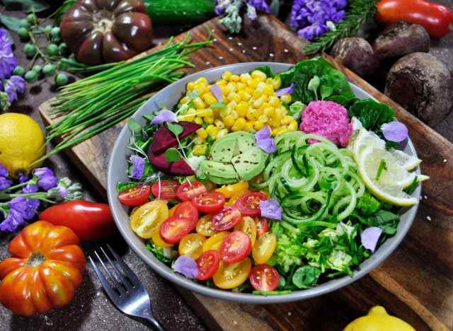 pflanzliche Ernährung, gesunder Salat