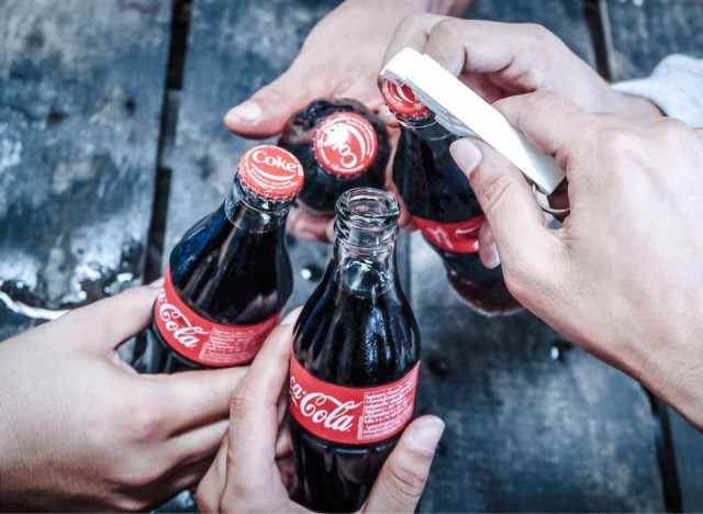 coca cola flaschen öffnen