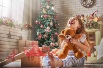 Seien Sie dem Spiel voraus mit vier Tipps, wie Sie am besten günstige Weihnachtsgeschenke ergattern können