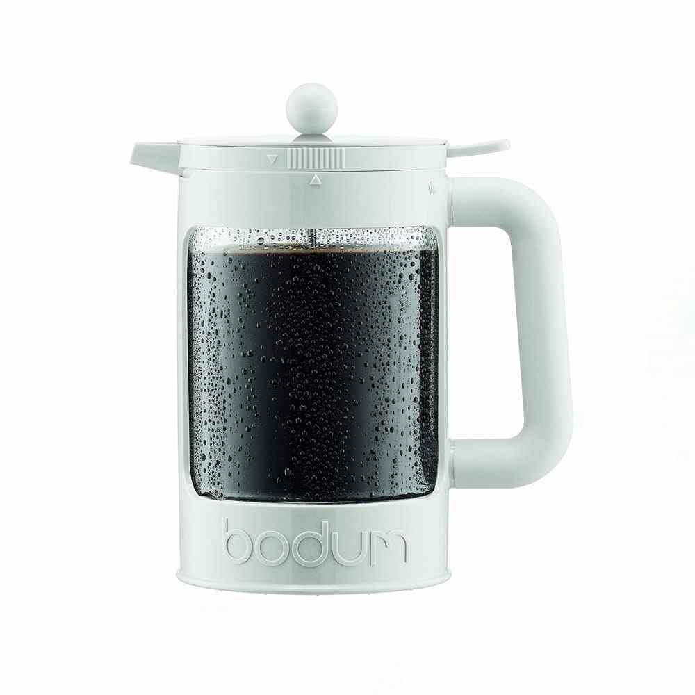 Mintgrün Bodum Bean Cold Brew Kaffeemaschine auf weißem Hintergrund