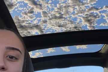 Frau macht Selfie vom „Himmel“, merkt aber später, was eigentlich vor sich geht