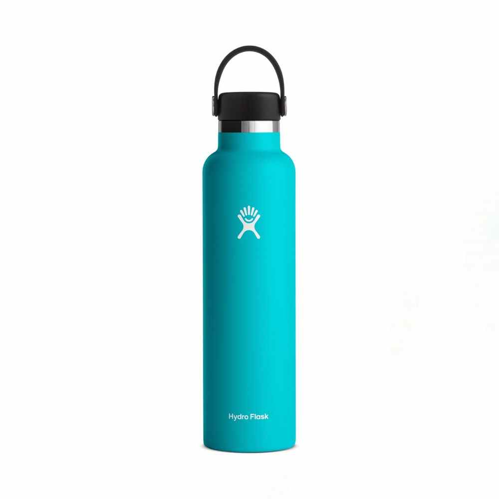 Blaue Hydro Flask 24-Unzen-Standard-Mundwasserflasche auf weißem Hintergrund
