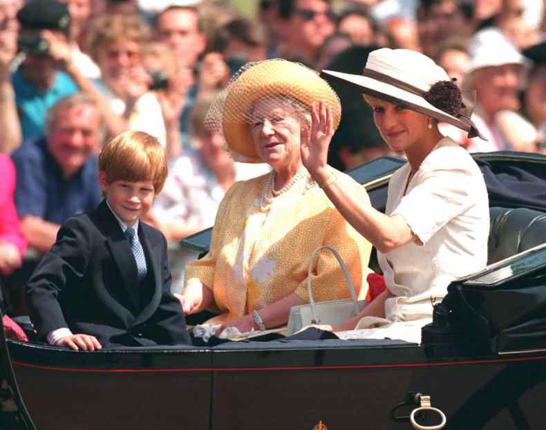 Königinmutter, Prinzessin Diana und Prinz Harry