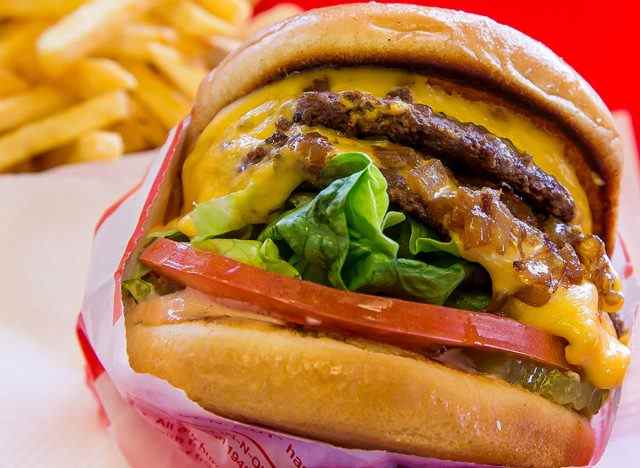 In-N-Out Double-Double Cheeseburger im Tierstil