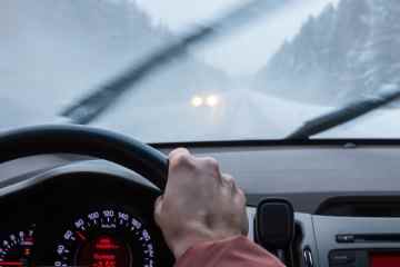 Fahrer werden wegen Fahrfehlern verwarnt, die bei Nebel zu Bußgeldern führen