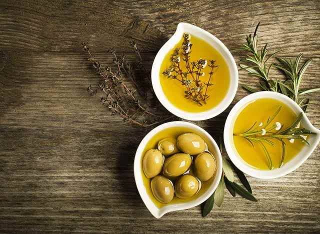 Oliven Kräuter und Olivenöl