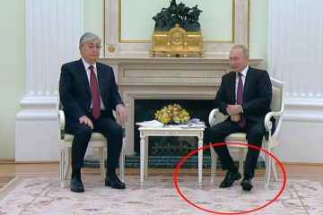 Moment Putins Füße zucken und krampfen als „mögliches Zeichen der Parkinson-Krankheit“