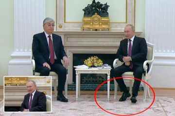Moment Putins Füße zucken und krampfen als „mögliches Zeichen der Parkinson-Krankheit“
