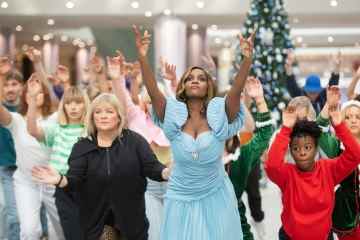 Oti Mabuse von Strictly verblüfft die Zuschauer, als sie den Flashmob-Überraschungstanz anführt