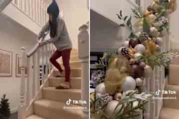 Frau macht Weihnachtsschmuck für ihre Treppe und sie ist auch leicht zu entfernen