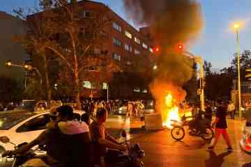 Der Iran schafft die Sittenpolizei nach monatelangen gewalttätigen Protesten mit 200 Toten ab