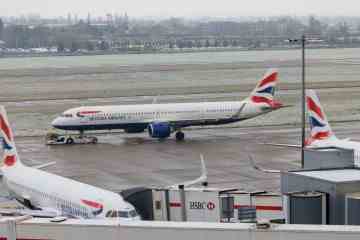 Weitere Flüge in ganz Großbritannien wurden wegen Schnee gestrichen, 10.000 Passagiere waren betroffen