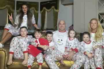 Paris Fury zeigt ein zuordenbares Weihnachtsfest, während sie mit ihren sechs Kindern feiert