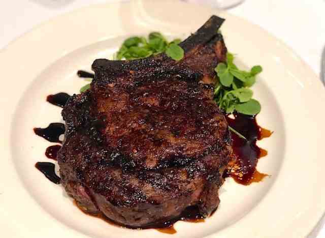 Das Capital Grille Ribeye-Steak mit Knochen