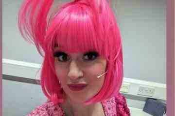 Corrie-Star sieben Jahre nach dem Seifentod mit rosa Haaren nicht wiederzuerkennen