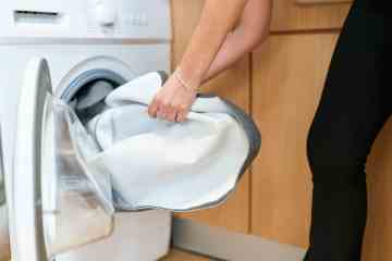 Mama erzählt, wie sie Wäsche ohne Trockner trocknet, aber einige sind sich nicht sicher
