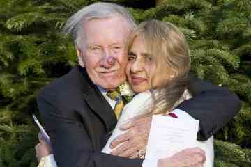 Leslie Phillips überlebte zwei Schlaganfälle und wurde von seiner Frau vor dem Tod im Alter von 98 Jahren gerettet