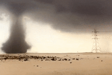 Ein riesiger Tornado trifft Katar, während England für das WM-Viertelfinale in Frankreich trainiert