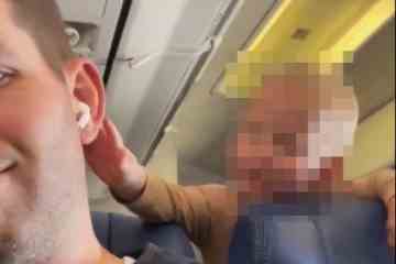 Passagier schlägt Eltern, nachdem sie Kleinkind während eines Fluges „an den Ohren ziehen“ ließen