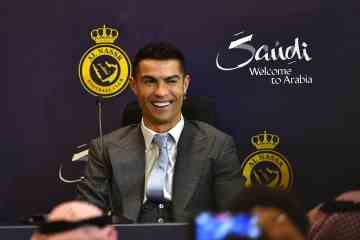 Ronaldos peinlicher Ausrutscher, als er glaubt, er sei bei der Enthüllung in SÜDAFRIKA