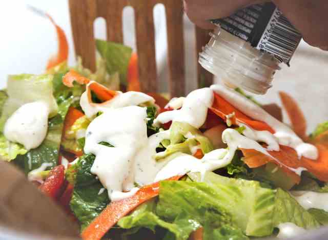 Salatdressing in Flaschen
