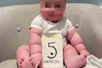 Mein fünf Monate altes klobiges Baby wiegt 23 Pfund und trägt Kleidung für ein Einjähriges