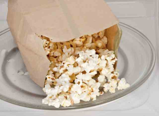 Popcornbeutel in der Mikrowelle