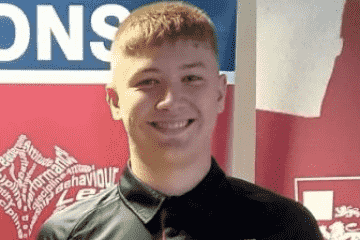 Ehrungen für den englischen Jugend-Rugbyspieler, der im Alter von nur 18 Jahren stirbt