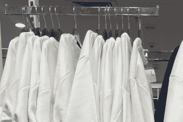 Bräute, die sich beeilen, bei Primark „atemberaubende“ Hochzeits-Sweatshirts zu kaufen, und sie sind ein Schnäppchen