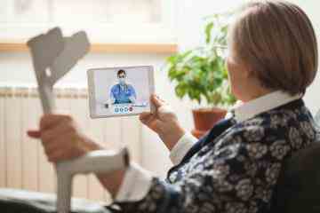 Mehr ältere Patienten mit Stürzen sollen zu Hause auf virtuellen Stationen behandelt werden