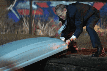 Corrie-Mörder Stephen Reid wirft Teddys Leiche in schockierenden Szenen in einen Fluss