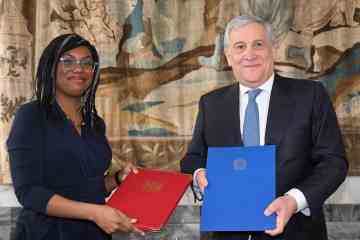 Kemi Badenoch unterzeichnet historisches Exportabkommen zwischen Großbritannien und Italien zur Förderung grüner Technologien und Wissenschaften
