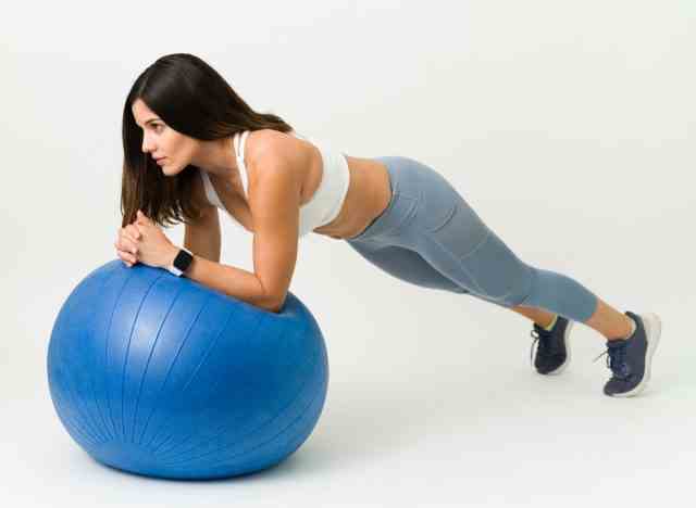 Rühren Sie die Pot Stability Ball-Übung
