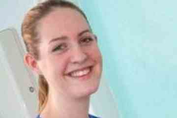 Eine Krankenschwester, die des Mordes an Babys beschuldigt wird, bricht zusammen, als ein Arzt vor Gericht aussagt