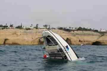 Briten „betrügen den Tod“, nachdem ein Boot mit 36 ​​an Bord vor der Küste der Algarve gesunken ist