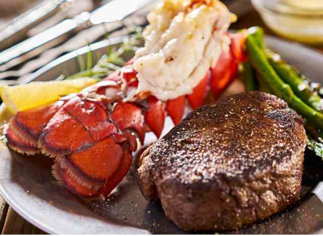 Surf-and-Turf-Steakhouse-Favoriten