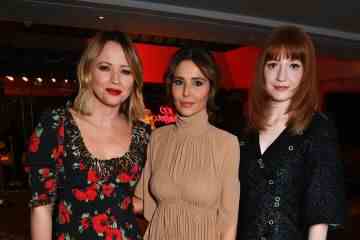 Nicola und Kimberley von Girls Aloud unterstützen Cheryl auf der Bühne im West End
