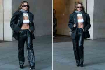 Rita Ora zeigt ihre Bauchmuskeln in Lederhosen, als sie zu Radio 1 geht