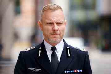 Britische Polizisten vereitelten ACHT terroristische Pläne im Spätstadium mit 800 laufenden Ermittlungen